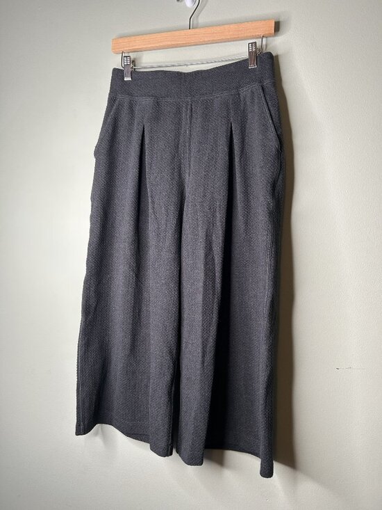 lululemon athletica Pants - Lululemon Can You Feel The Pleat Dark Grey Cropped Pants Women's Size Medium M